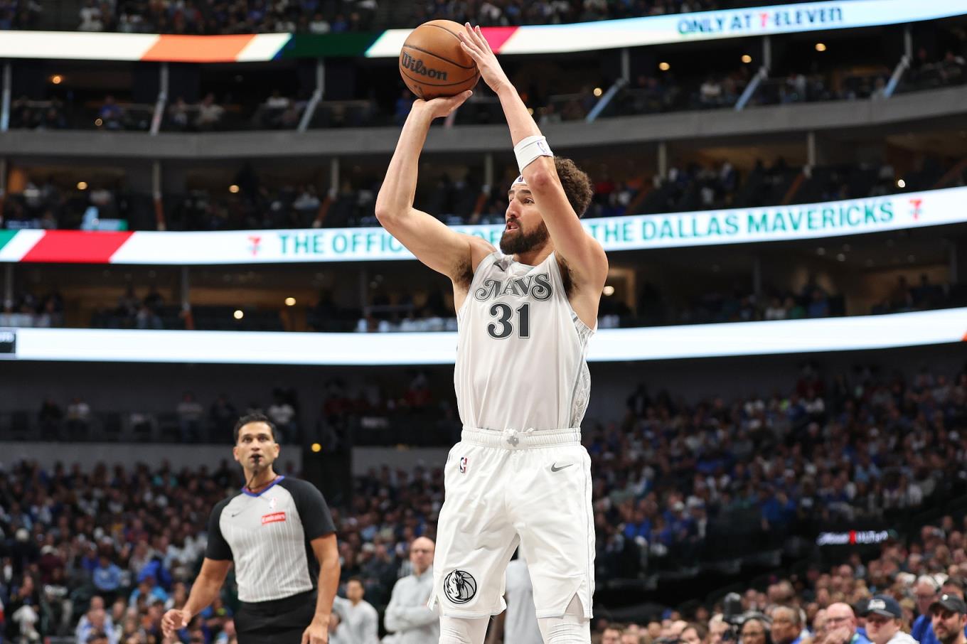 克萊：我們三分線外投得太差了 對此我也要負責任